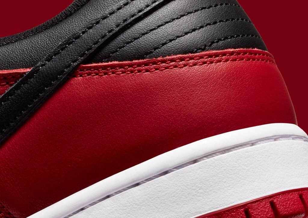 حذاء سنيكرز نايك اس بي دانك لو شيكاغو أحمر أبيض أسود Nike SB Dunk Low Chicago
