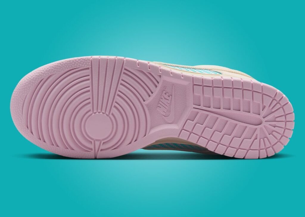 حذاء سنيكرز نايك دانك لو هيت ويف الرملي الزهري الأزرق النسائي Nike Dunk Low Heat Wave