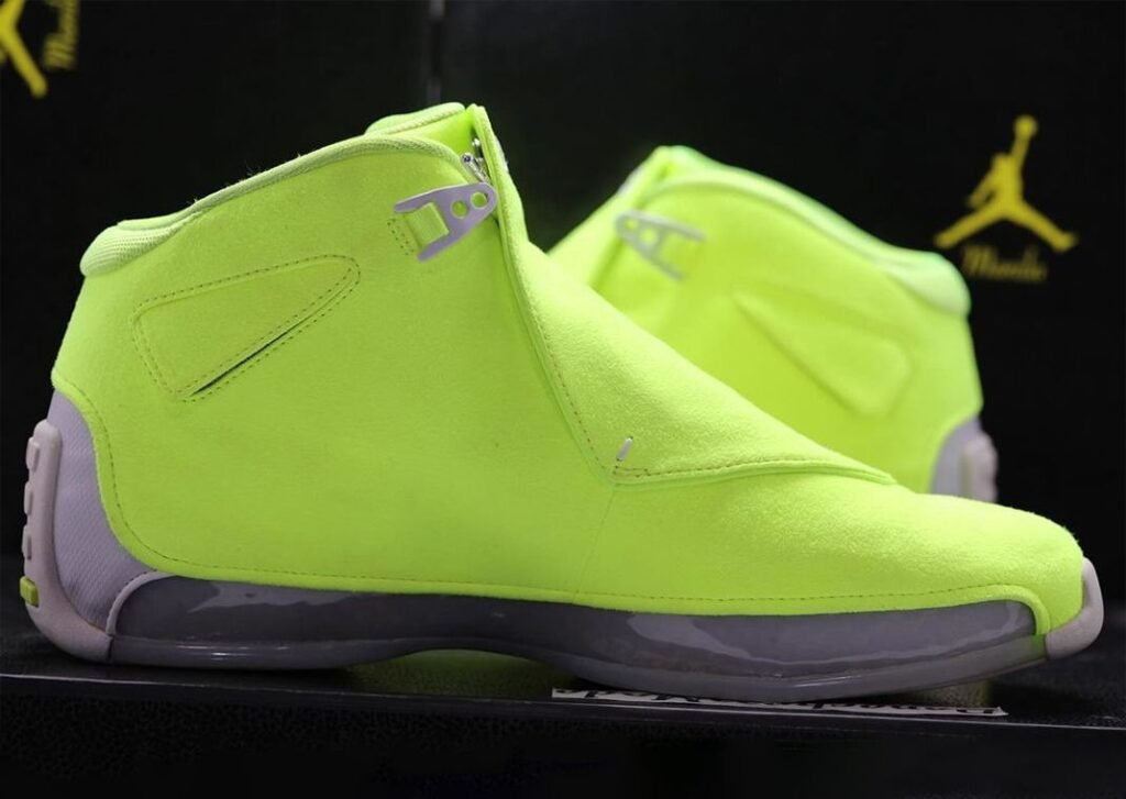 حذاء دريك اوفو x اير جوردن 18 ريترو فولت لون اخضر فاقع OVO x Air Jordan 18 Retro Volt PE