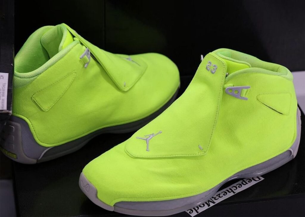 حذاء دريك اوفو x اير جوردن 18 ريترو فولت لون اخضر فاقع OVO x Air Jordan 18 Retro Volt PE