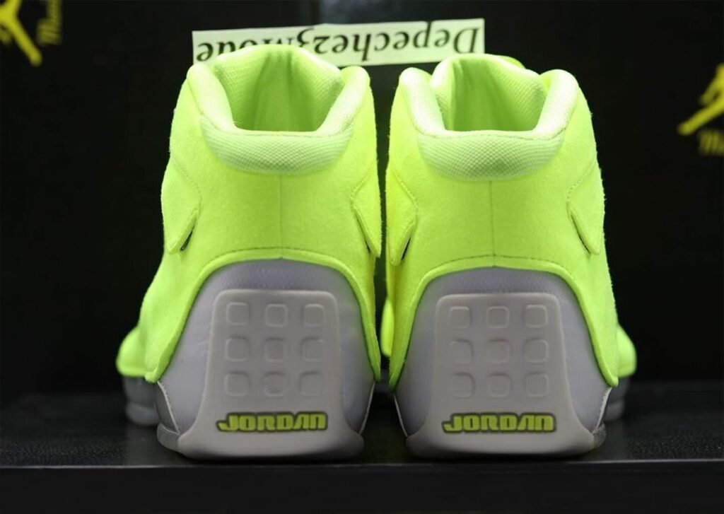 حذاء دريك اوفو x اير جوردن 18 ريترو فولت لون اخضر فاقع OVO x Air Jordan 18 Retro Volt PE