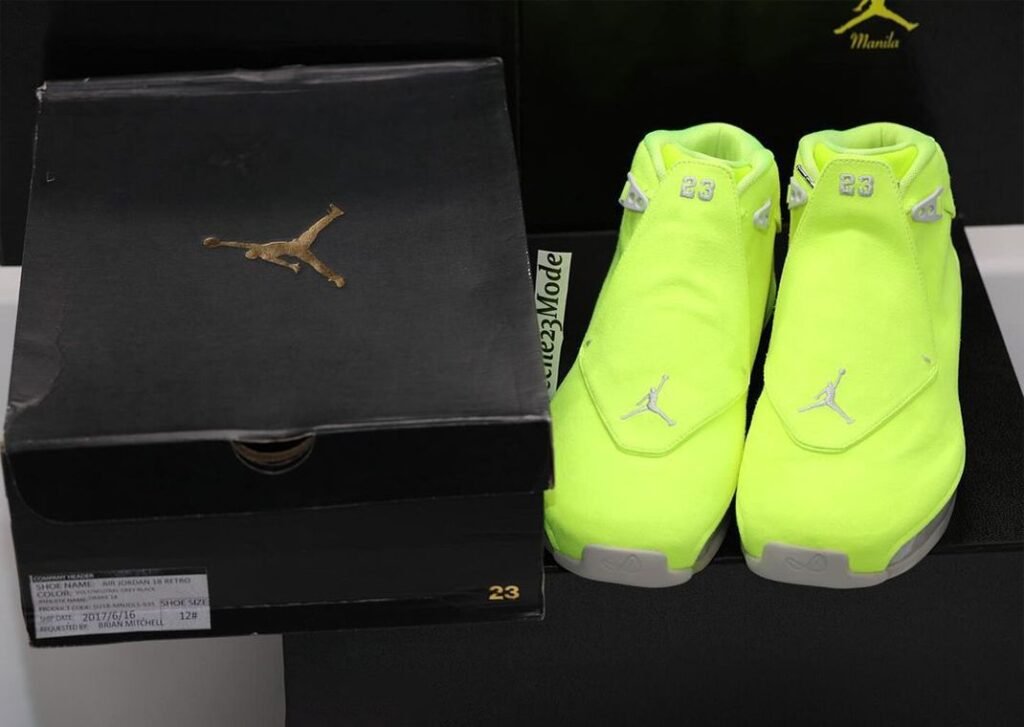 حذاء دريك اوفو x اير جوردن 18 ريترو فولت لون اخضر فاقع OVO x Air Jordan 18 Retro Volt PE