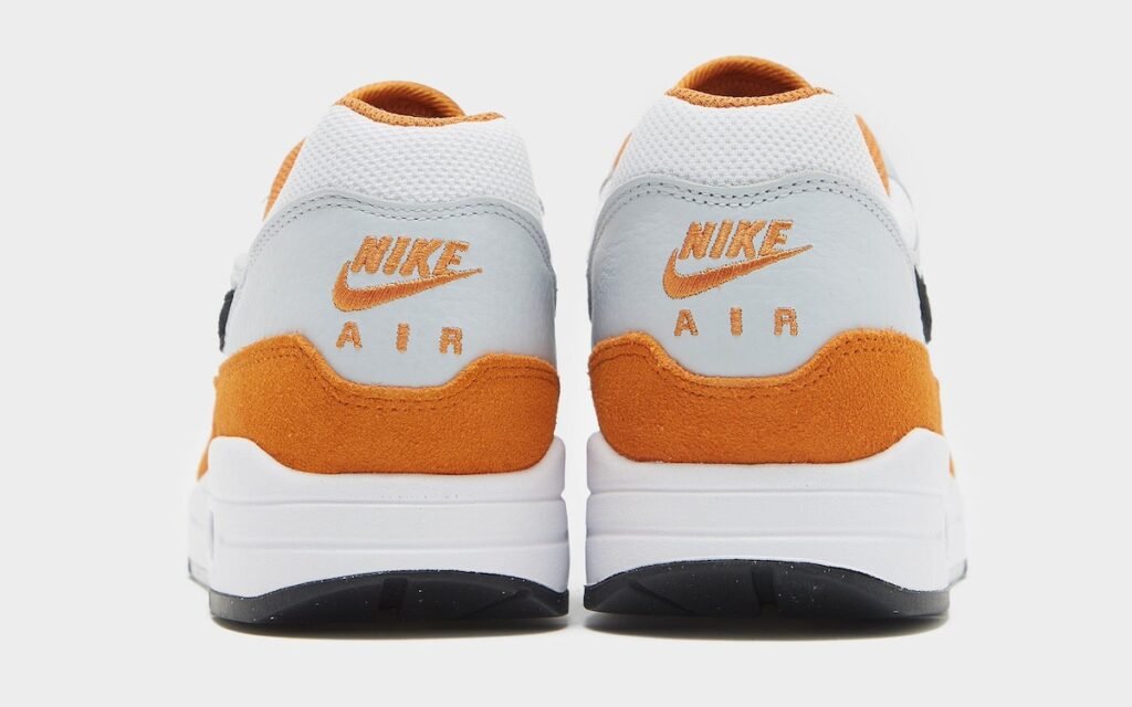 حذاء سنيكرز نايك اير ماكس 1 مونارك لون ابيض وبرتقالي Nike Air Max 1 Monarch