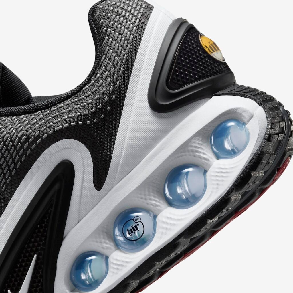 حذاء سنيكرز نايك اير ماكس دي ان بلاك وايت لون الأسود والأبيض والرمادي Nike Air Max Dn Black White