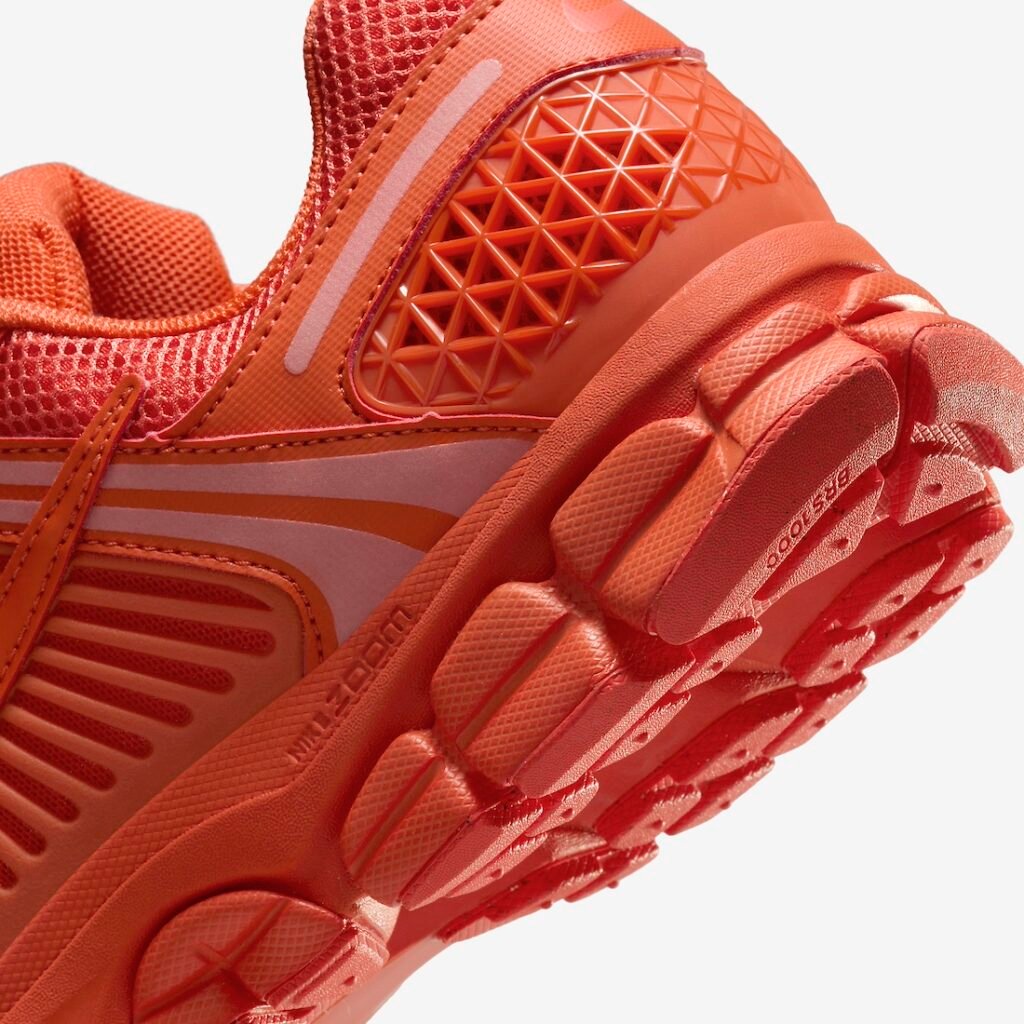 حذاء سنيكرز نايك زوم فوميرو 5 كوزميك كلاي لون برتقالي Nike Zoom Vomero 5 Cosmic Clay
