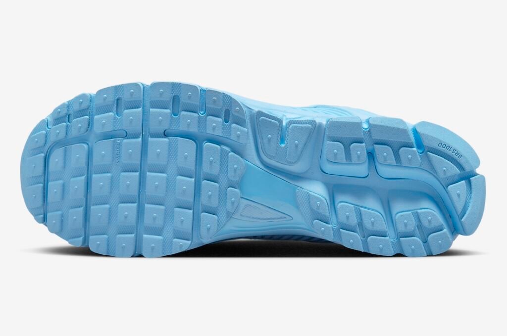 حذاء سنيكرز نايك زوم فوميرو 5 ليك سايد 2024 للجري لون ازرق Nike Zoom Vomero 5 Lakeside