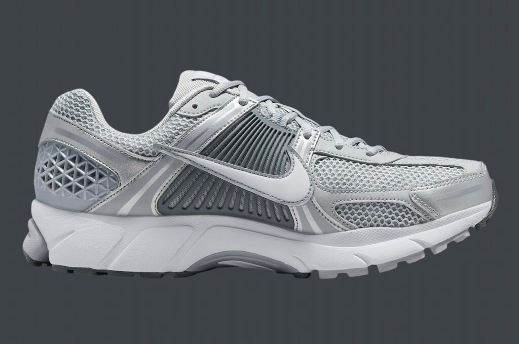حذاء الجري نايك زووم فوميرو 5 كول جراي لون رمادي فضي بلاتيني Nike Zoom Vomero 5 Cool Grey