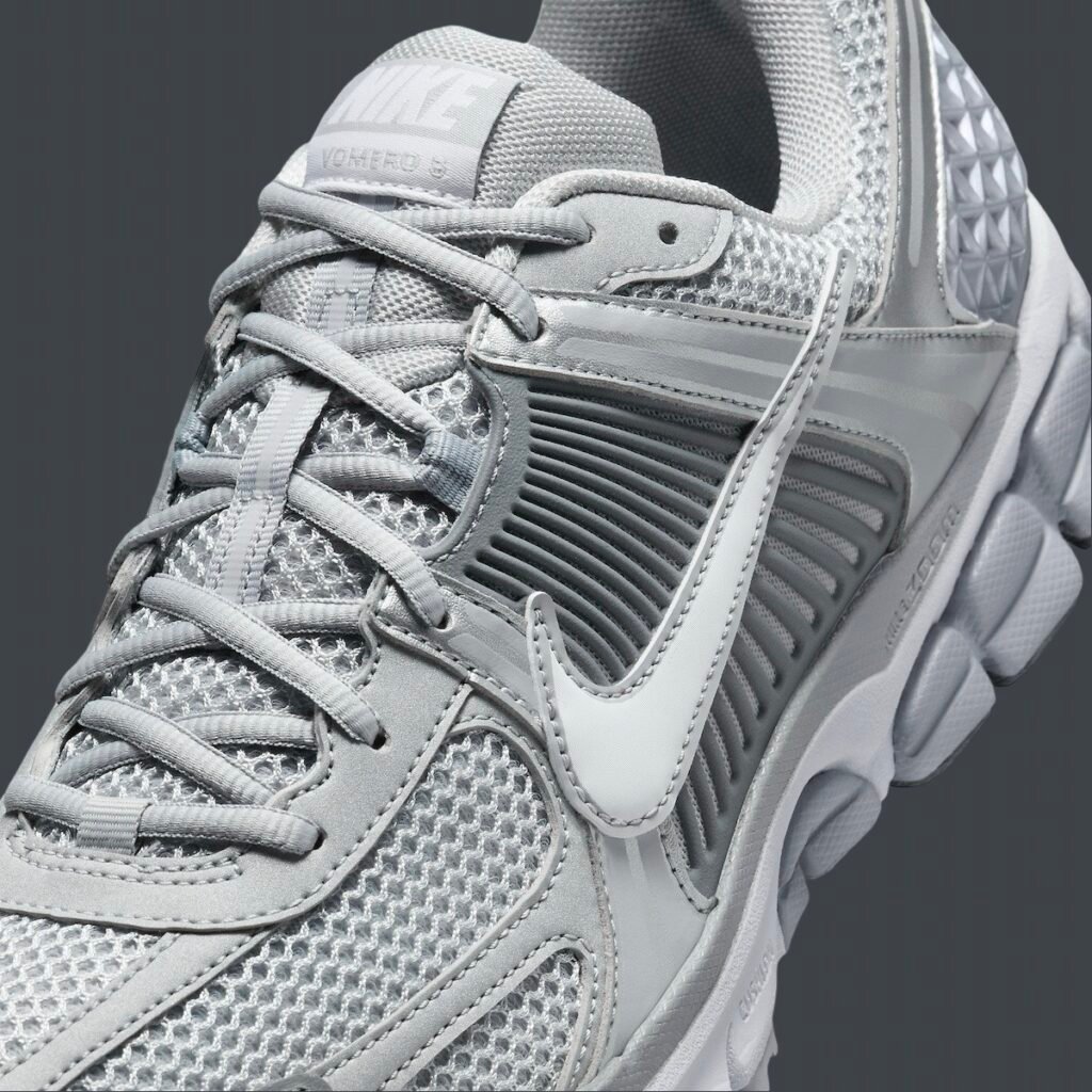 حذاء الجري نايك زووم فوميرو 5 كول جراي لون رمادي فضي بلاتيني Nike Zoom Vomero 5 Cool Grey