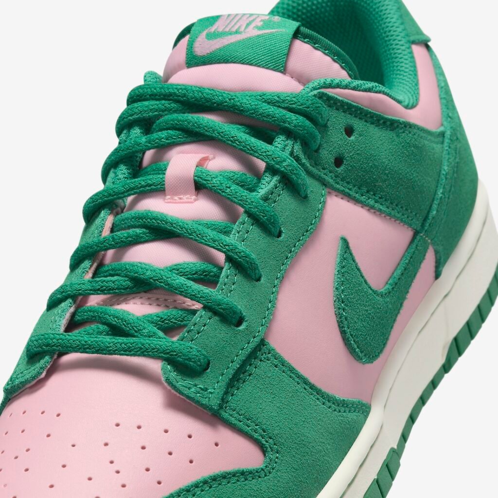 حذاء سنيكرز نايك دانك لو ميديوم سوفت بِنك مالاشايت لون اخضر وردي Nike Dunk Low Medium Soft Pink and Malachite