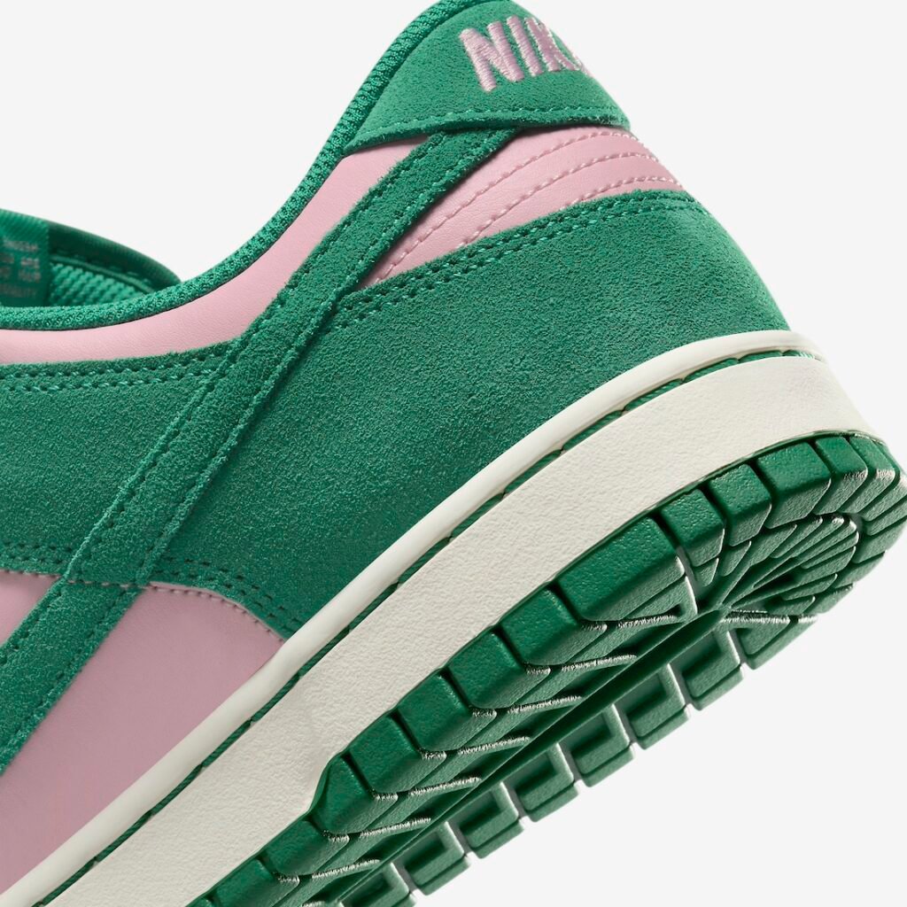 حذاء سنيكرز نايك دانك لو ميديوم سوفت بِنك مالاشايت لون اخضر وردي Nike Dunk Low Medium Soft Pink and Malachite