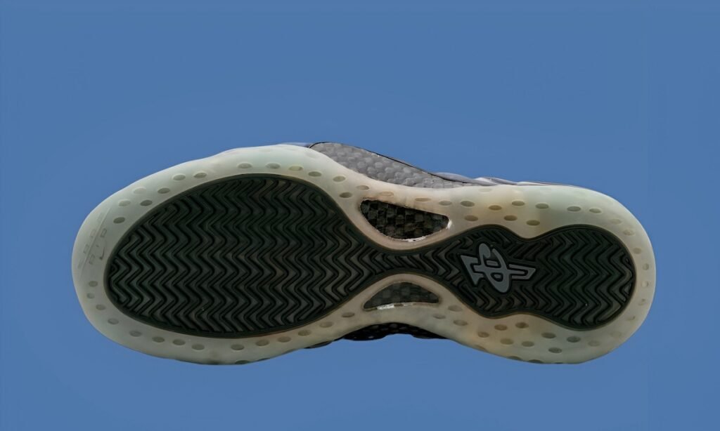 حذاء نايك اير فوم بوسايت جالكسي 2025 لون اسود بنفسجي Nike Air Foamposite Galaxy