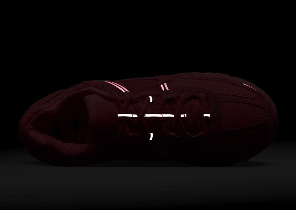 حذاء سنيكرز نايك زوم فوميرو 5 هوت بانش لون وردي Nike Zoom Vomero 5 Hot Punch