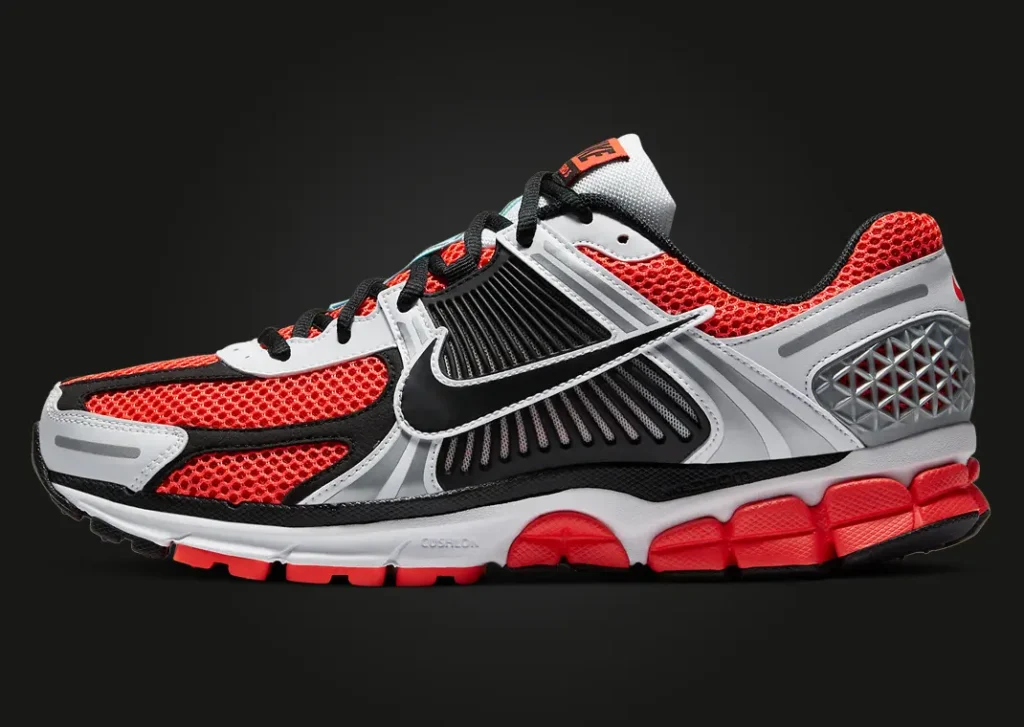 حذاء الجري نايك زوم فوميرو 5 برايت كريمسون بلاك لون احمر اسود فضي Nike Zoom Vomero 5 Bright Crimson Black