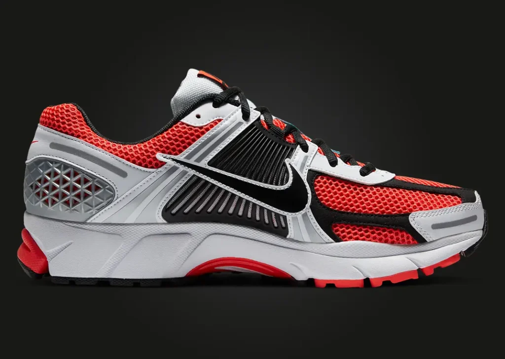 حذاء الجري نايك زوم فوميرو 5 برايت كريمسون بلاك لون احمر اسود فضي Nike Zoom Vomero 5 Bright Crimson Black