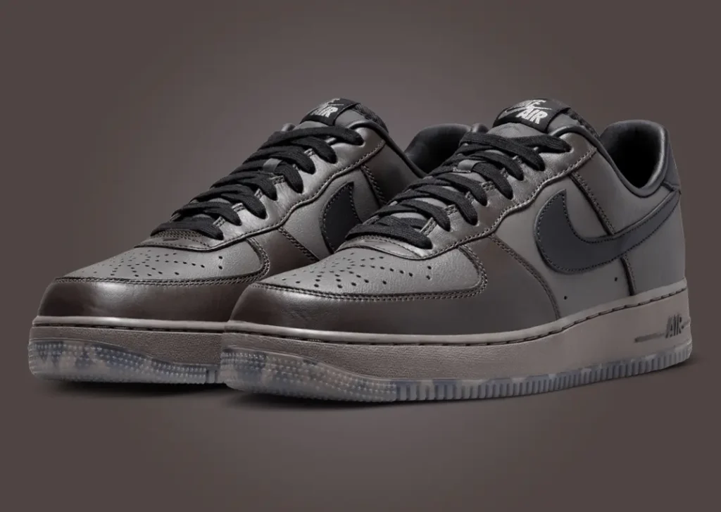 حذاء سنيكرز نايك اير فورس 1 لو باريس لون اسود وبني غامق Nike Air Force 1 Low Paris