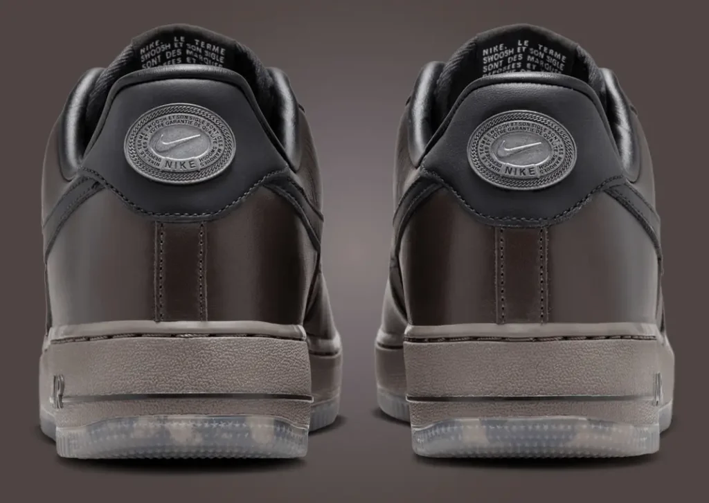 حذاء سنيكرز نايك اير فورس 1 لو باريس لون اسود وبني غامق Nike Air Force 1 Low Paris