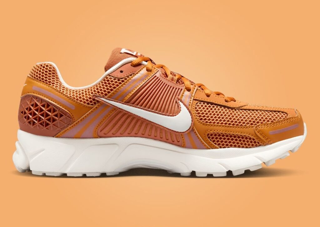 حذاء سنيكرز نايك زوم فوميرو مونارك لون بني Nike Zoom Vomero 5 Monarch Dark Russet