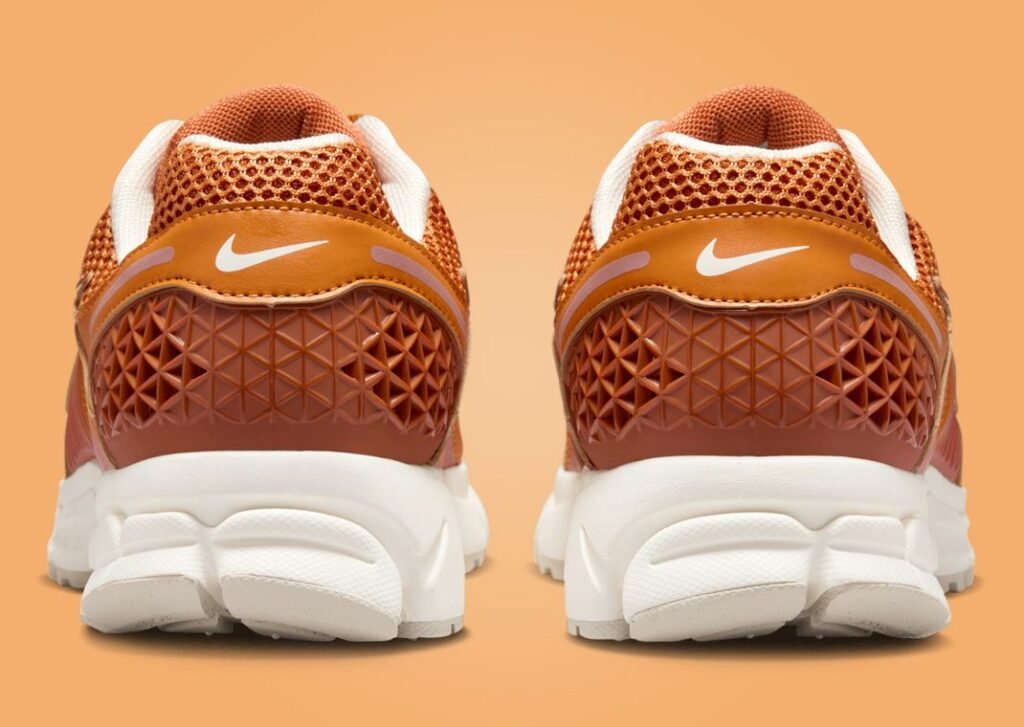 حذاء سنيكرز نايك زوم فوميرو مونارك لون بني Nike Zoom Vomero 5 Monarch Dark Russet