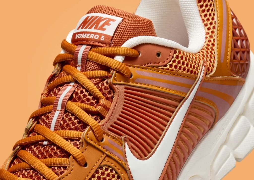 حذاء سنيكرز نايك زوم فوميرو مونارك لون بني Nike Zoom Vomero 5 Monarch Dark Russet