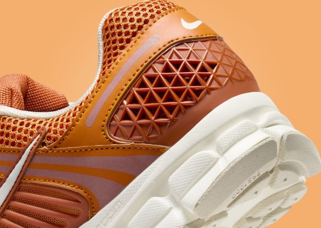 حذاء سنيكرز نايك زوم فوميرو مونارك لون بني Nike Zoom Vomero 5 Monarch Dark Russet