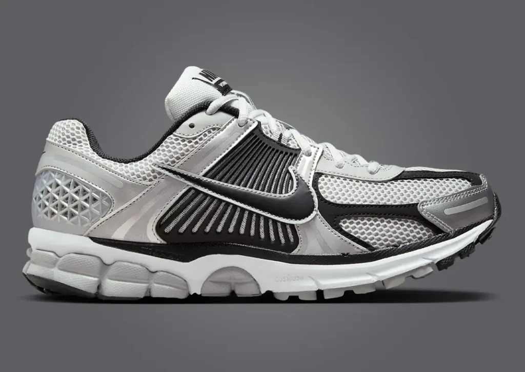 حذاء الجري نايك زوم فوميرو 5 ميتاليك سيلفر بلاك لون فضي اسود Nike Zoom Vomero 5 Metallic Silver Black