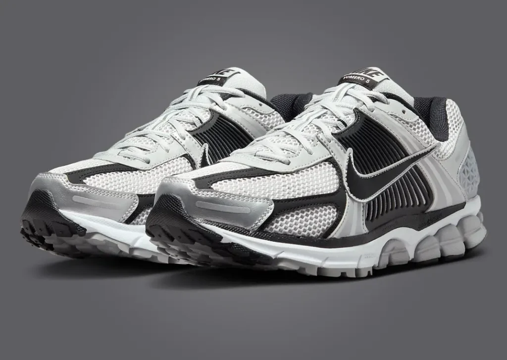 حذاء الجري نايك زوم فوميرو 5 ميتاليك سيلفر بلاك لون فضي اسود Nike Zoom Vomero 5 Metallic Silver Black