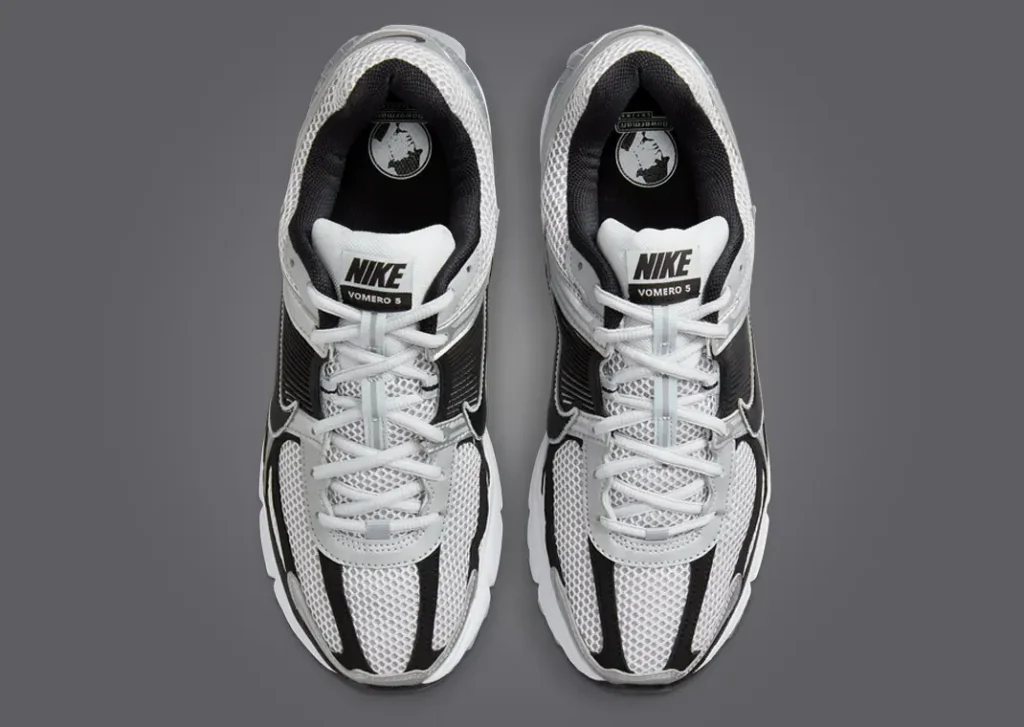 حذاء الجري نايك زوم فوميرو 5 ميتاليك سيلفر بلاك لون فضي اسود Nike Zoom Vomero 5 Metallic Silver Black