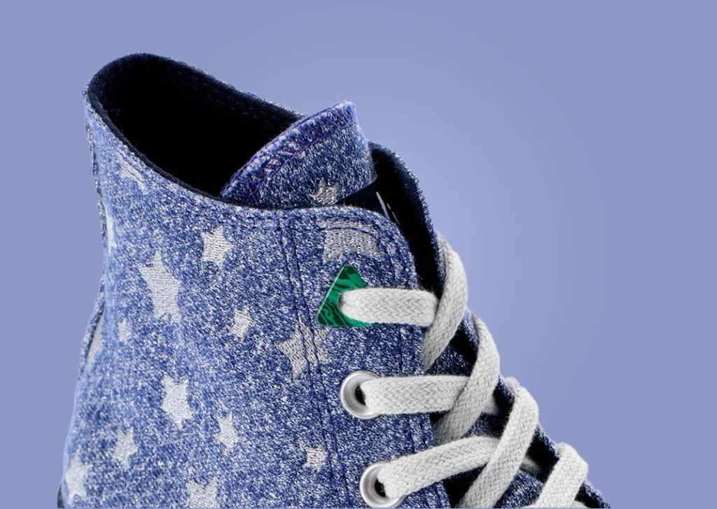 حذاء سنيكرز لايكا × كونفيرس كورالين لون ازرق وابيض Laika x Converse Coraline Collection