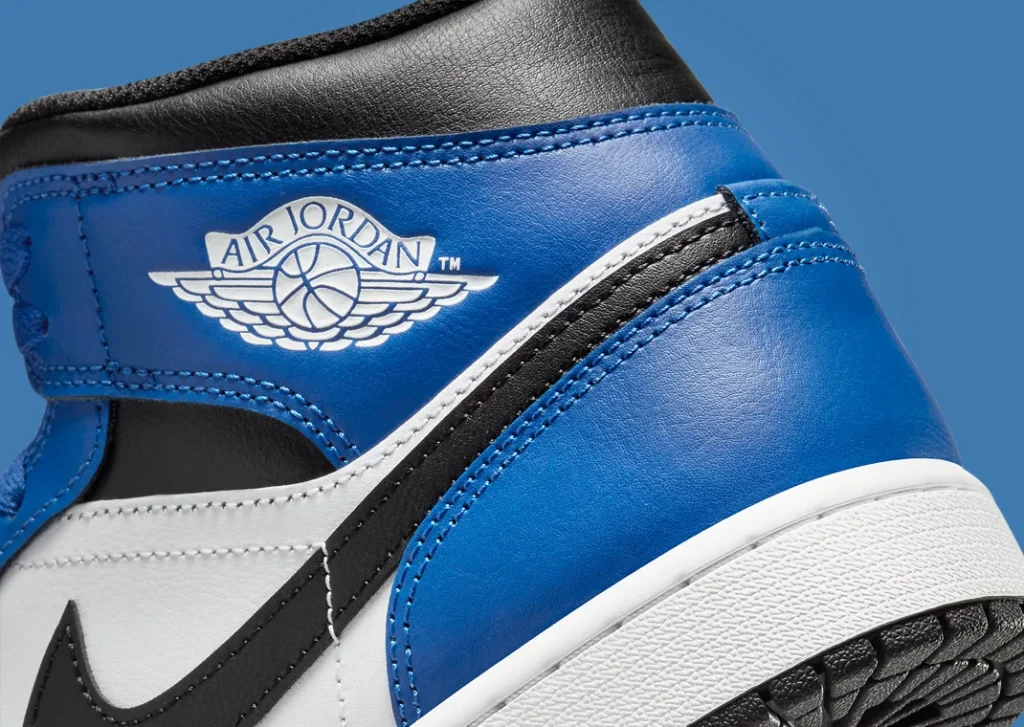 حذاء سنيكرز نايك اير جوردن 1 ميد جيم رويال لون ازرق وابيض Air Jordan 1 Mid Game Royal