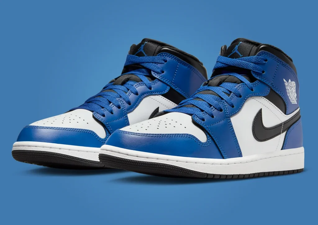 حذاء سنيكرز نايك اير جوردن 1 ميد جيم رويال لون ازرق وابيض Air Jordan 1 Mid Game Royal