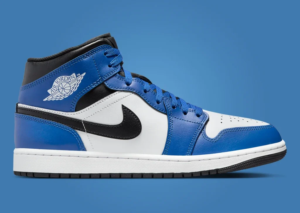 حذاء سنيكرز نايك اير جوردن 1 ميد جيم رويال لون ازرق وابيض Air Jordan 1 Mid Game Royal