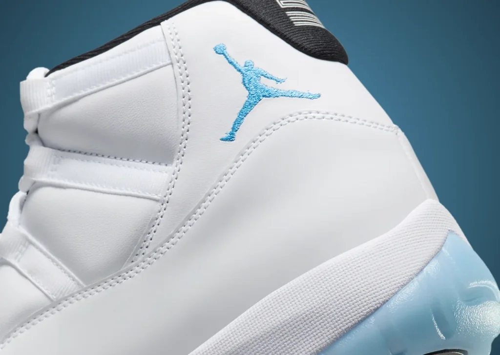 حذاء سنيكرز نايك اير جوردان 11 ليجند بلو لون ابيض بالكامل مع ازرق Air Jordan 11 Legend Blue