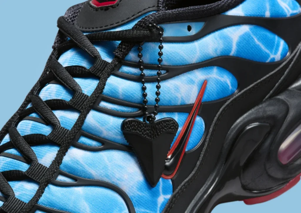 حذاء سنيكرز نايك اير ماكس بلس شارك أتاك لون ازرق واسود Nike Air Max Plus Shark Attack