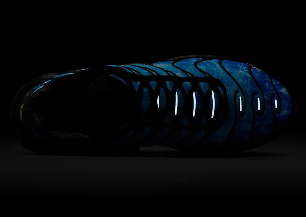 حذاء سنيكرز نايك اير ماكس بلس شارك أتاك لون ازرق واسود Nike Air Max Plus Shark Attack