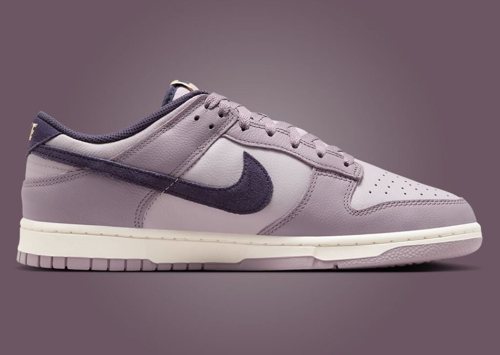 حذاء سنيكرز نايك دانك لو لايت فيوليت أوري لون بنفسجي فاتح Nike Dunk Low Light Violet Ore