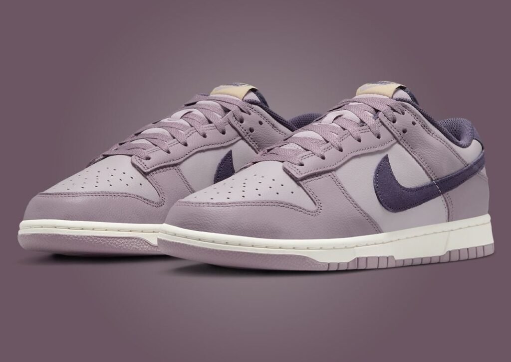 حذاء سنيكرز نايك دانك لو لايت فيوليت أوري لون بنفسجي فاتح Nike Dunk Low Light Violet Ore