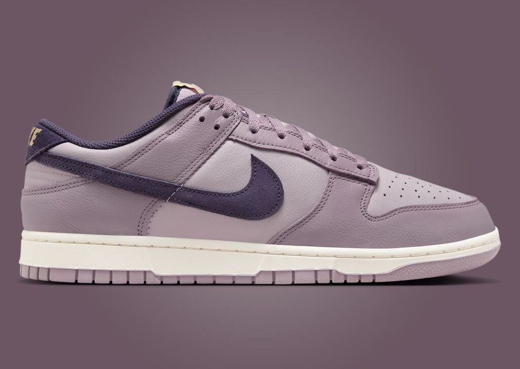 حذاء سنيكرز نايك دانك لو لايت فيوليت أوري لون بنفسجي فاتح Nike Dunk Low Light Violet Ore