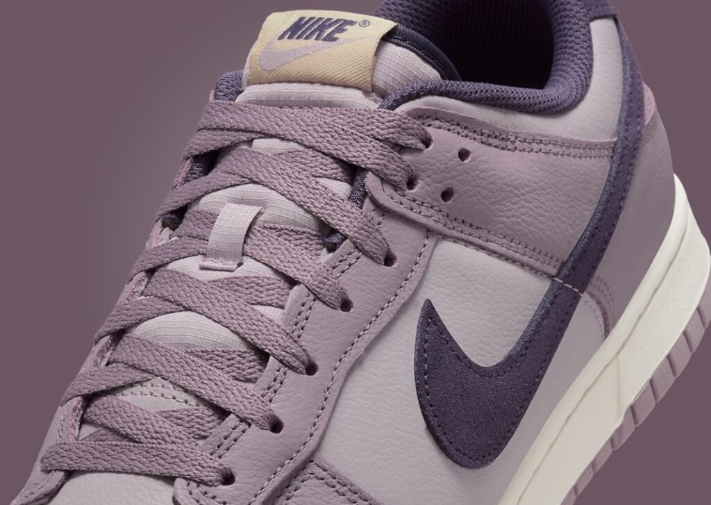 حذاء سنيكرز نايك دانك لو لايت فيوليت أوري لون بنفسجي فاتح Nike Dunk Low Light Violet Ore